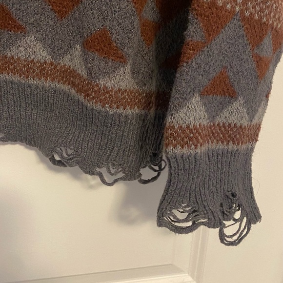 Distressed sweater - small - Picture 2 of 4
